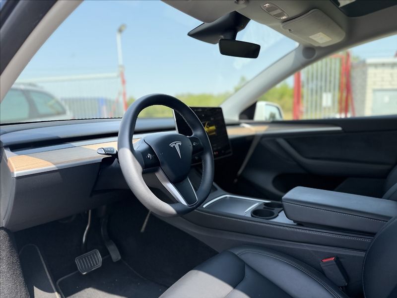 Tesla Model Y 0,0 220kW NOVÉ V ČR DPH 38tKm - fotka 10 z 34