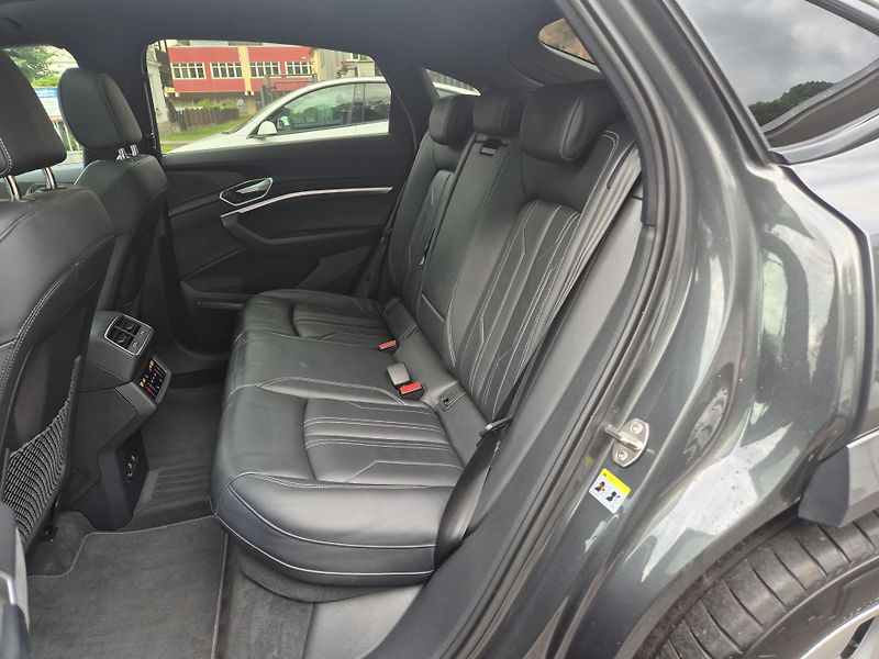 Audi e-tron SPORTBACK S 370kw SOH 96% - fotka 41 z 48