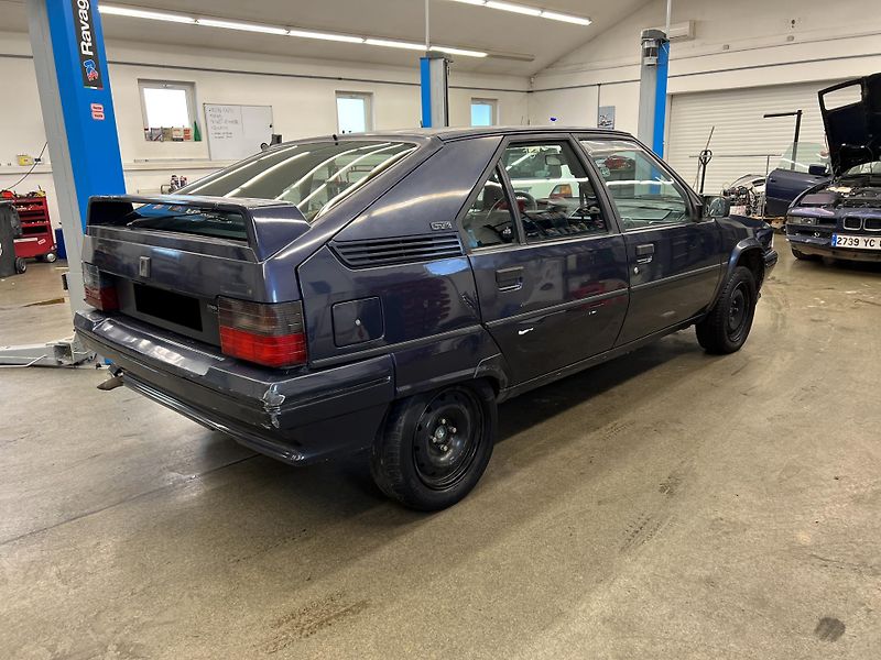 Citroën BX 1.9 GTI 118 kW - fotka 6 z 15