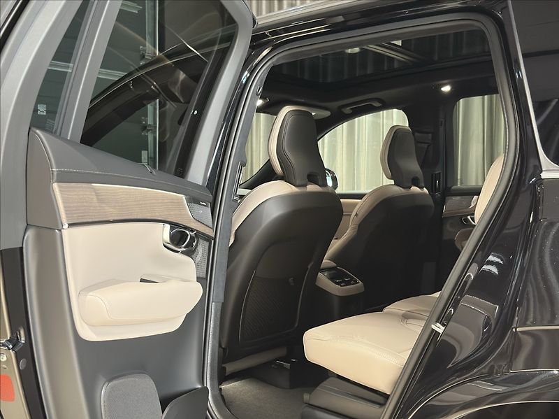 Volvo XC90 (2026) 2,0 T8  Ultra Bright - fotka 21 z 22
