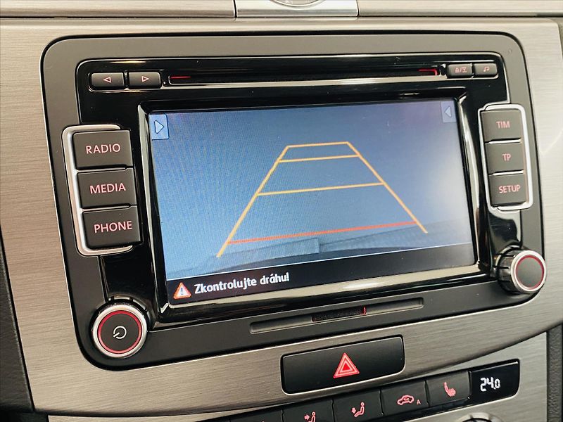 Volkswagen Passat 2,0 TDI DSG 125 kW 4Motion - fotka 15 z 26