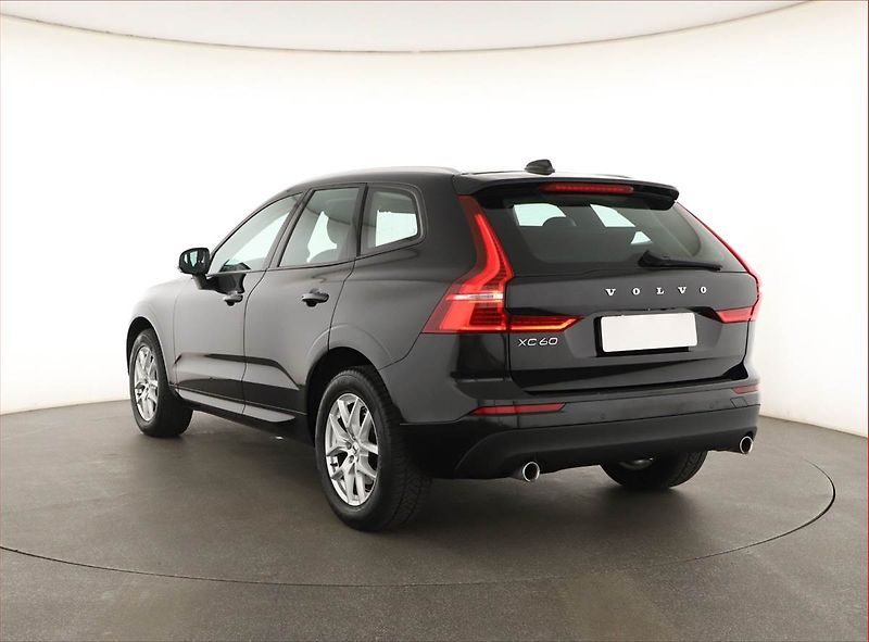 Volvo XC60 (2017) D4 AWD - fotka 4 z 21