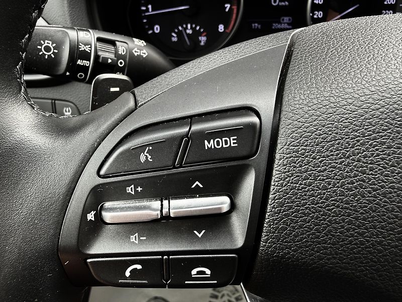 Hyundai i30 1,5 T-GDI DCT Smart Automat ČR - fotka 25 z 40