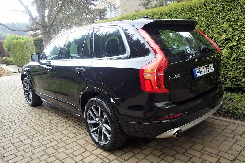 Volvo XC90 (2015) Momentum 2.0 D5 AWD 165 kW - fotka 4 z 34