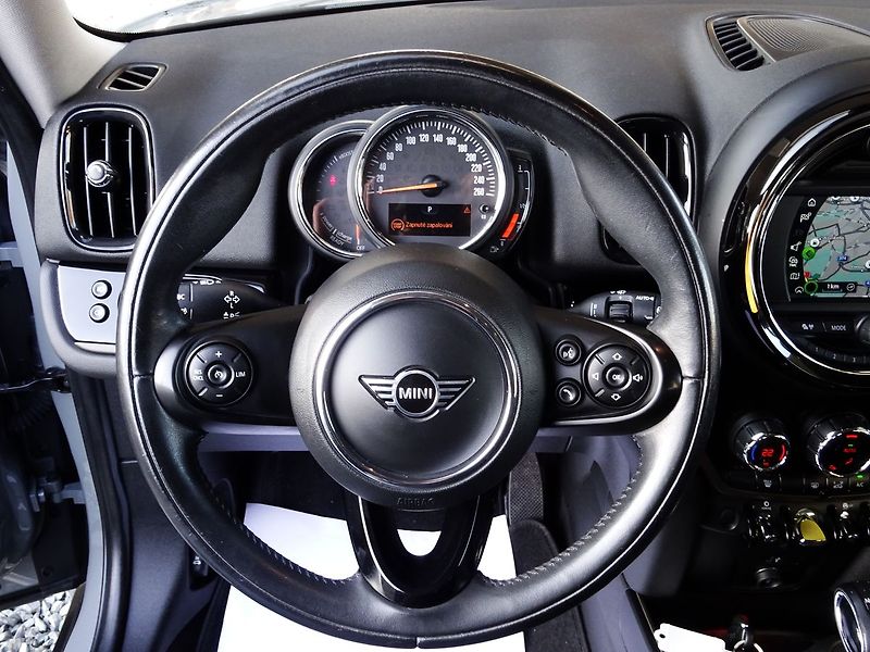 Mini Countryman Cooper 1.5 SE ALL4 A/T Hybrid - fotka 13 z 32