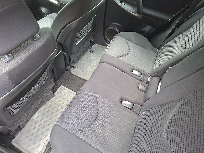 Toyota RAV4 (2007) 2.2 D-CAT 130kW 4X4 -TAŽ.ZAŘ. - fotka 29 z 35