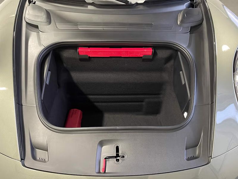 Porsche 911 (2026) Carrera 4S Lift InnoDrive BOSE - fotka 20 z 21