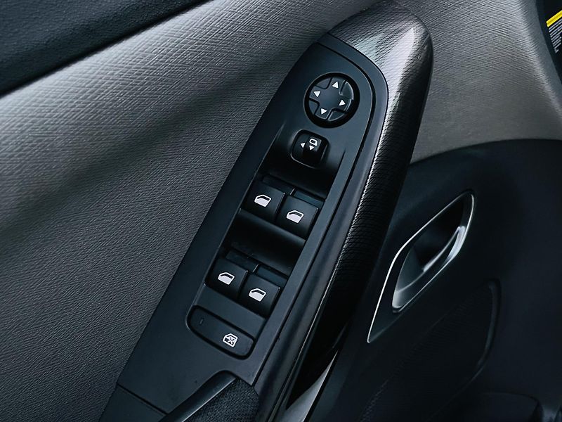 Citroën Grand C4 Picasso 2.0HDi MANUÁL 7MÍST KAMERY 360 - fotka 36 z 52