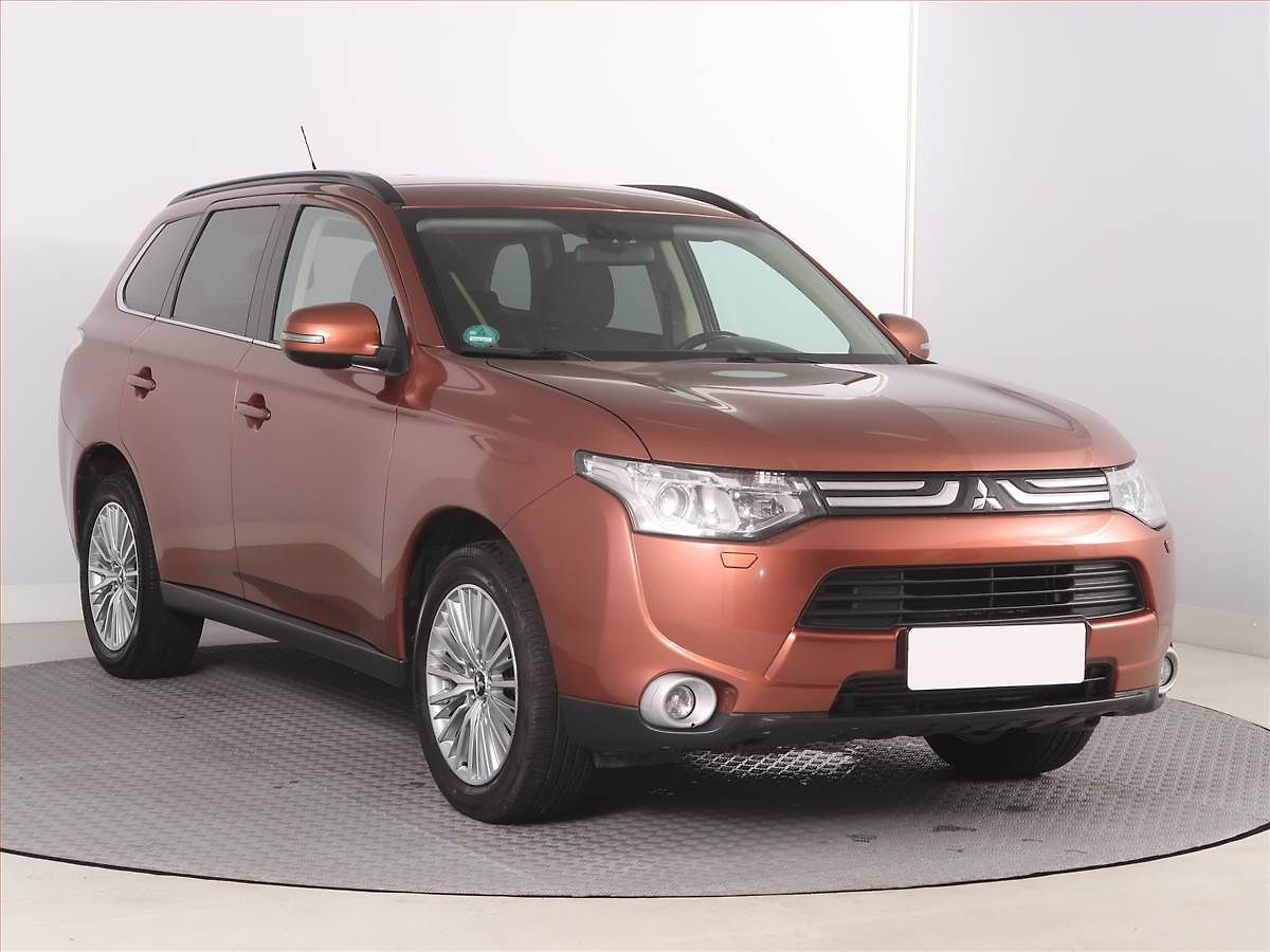 Mitsubishi Outlander 2.2 DI-D, 4X4, 7 míst