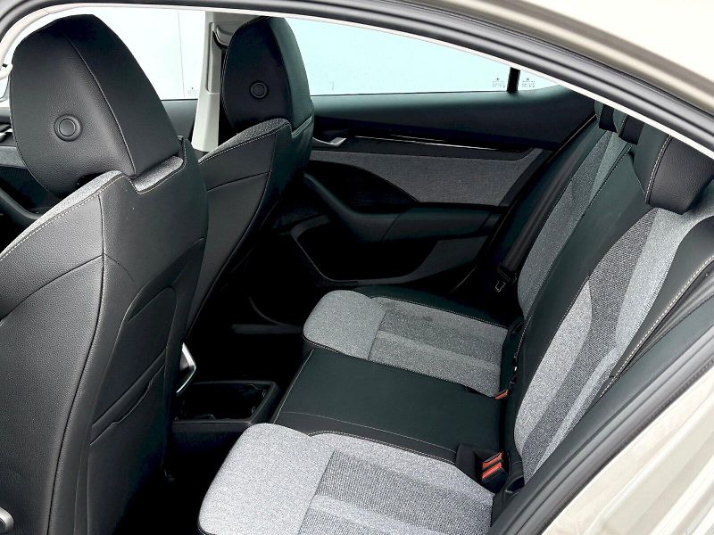 Škoda Octavia (2024) DSG 2.0 TDI / 110 kW / TOP SEL - fotka 23 z 31