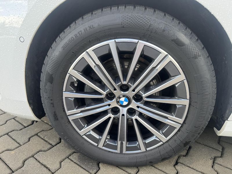 BMW Řada 2 218i Active Tourer M-Sport - fotka 6 z 17