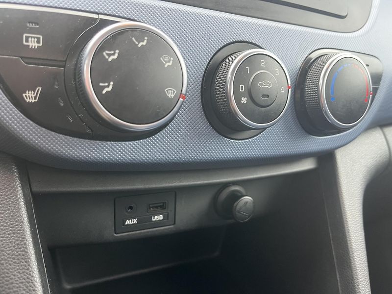 Hyundai i10 (2015) 1.0i 49kw, REZERVACE - fotka 23 z 28