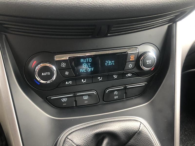 Ford Kuga (2015) 1,5 110kW 1.majitel pěkný stav - fotka 31 z 63
