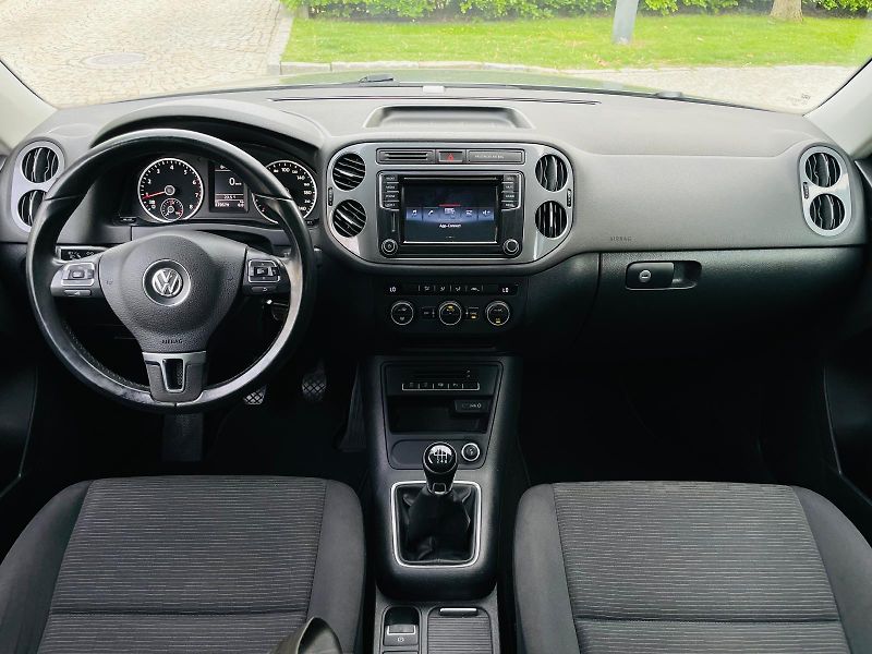 Volkswagen Tiguan 1.4TSI MANUÁL SENZORY TAŽNÉ - fotka 25 z 47