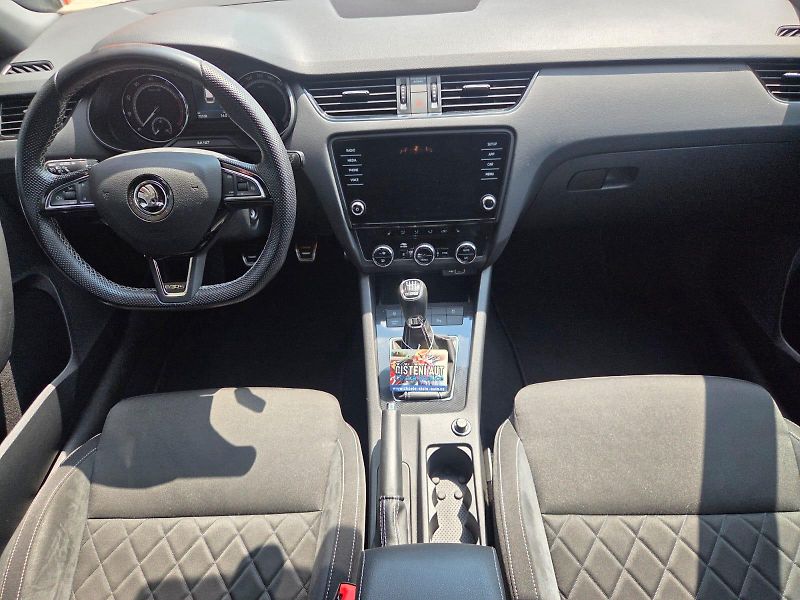 Škoda Octavia (2019) 2.0 TSI RS 180 KW - fotka 7 z 11