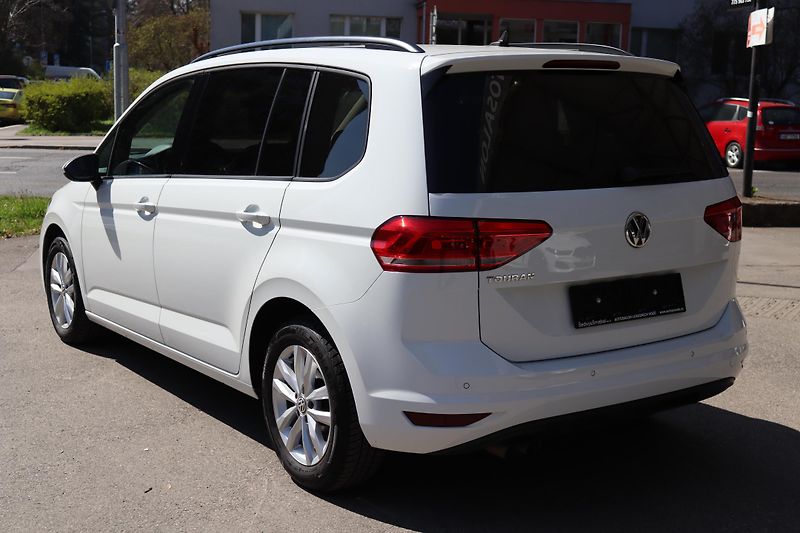 Volkswagen Touran 2.0TDI DSG 110kW - fotka 13 z 50