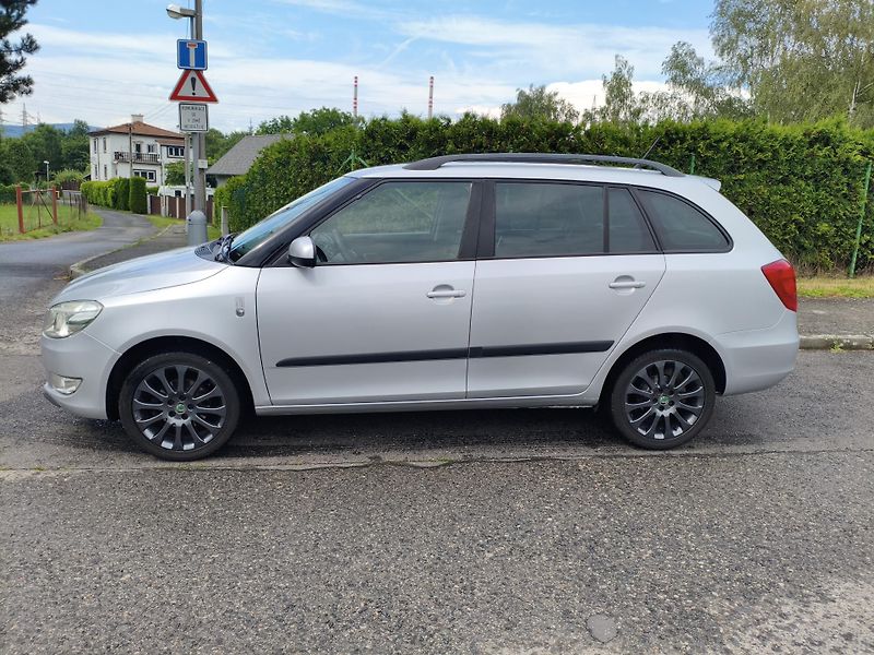 Škoda Fabia (2013) 1,2 TSI Style combi - fotka 8 z 32