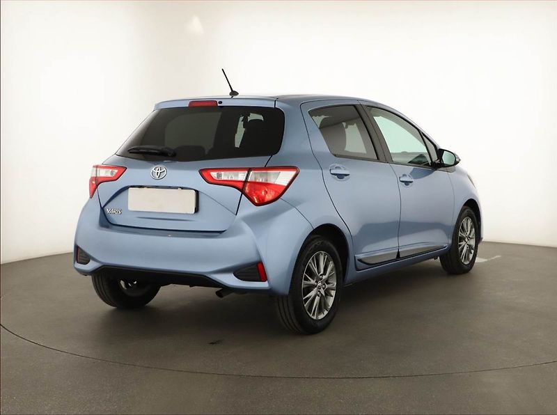 Toyota Yaris (2017) 1.5 Dual VVT-i, ČR,1.maj - fotka 5 z 13