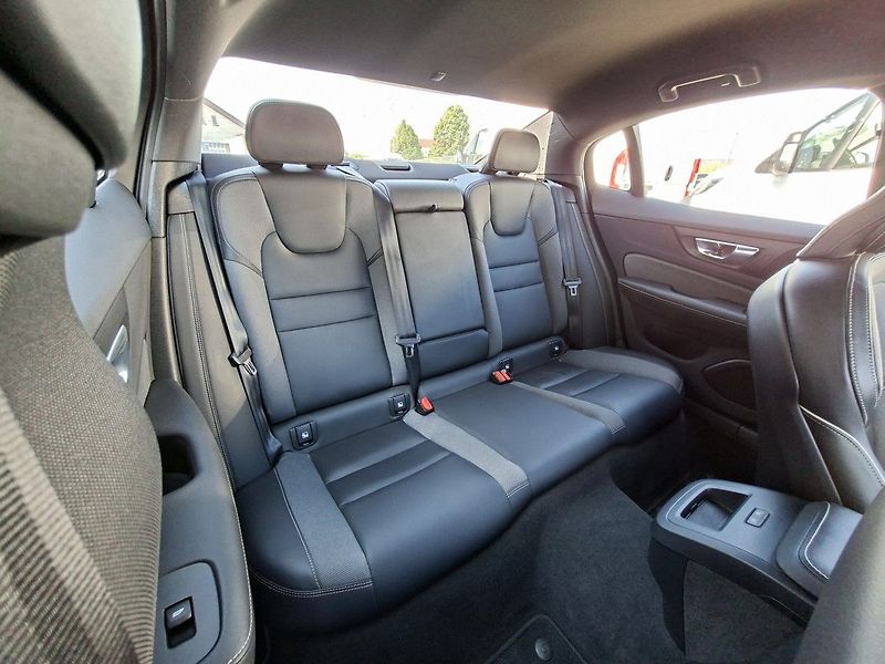 Volvo S60 B5 AWD PLUS 1.MAJ! - fotka 5 z 29