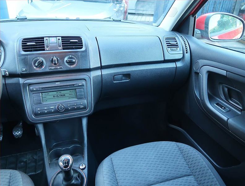 Škoda Fabia (2012) Ambition 1.2 TSI, Tempomat - fotka 8 z 15