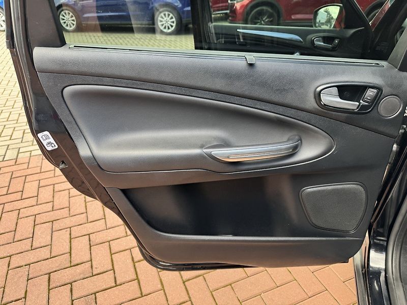 Ford S-MAX (2014) 2.0TDCi Titanium Navi Pano - fotka 22 z 46