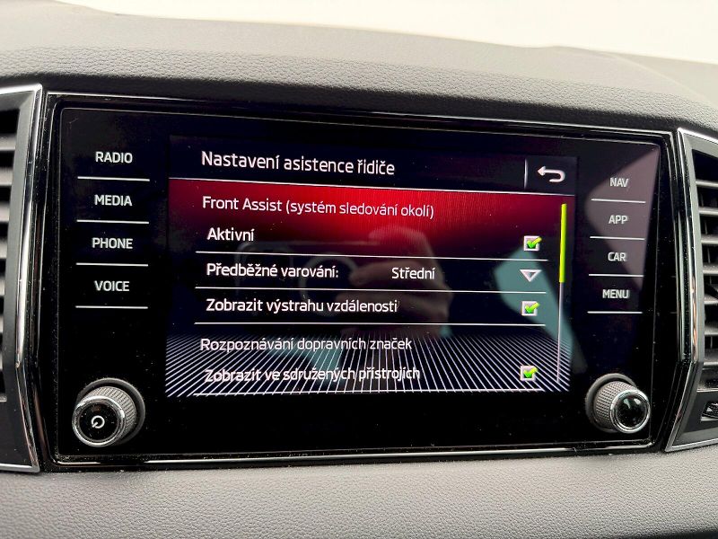 Škoda Karoq (2019) 1.5 TSI 110kW SportLine - fotka 15 z 35