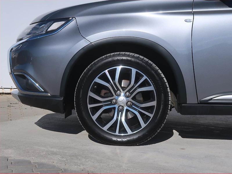 Mitsubishi Outlander (2017) Instyle 2.2 DI-D, 4X4 - fotka 15 z 18