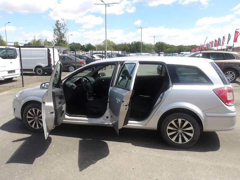 Opel Astra 1,6 16V - fotka 11 z 26