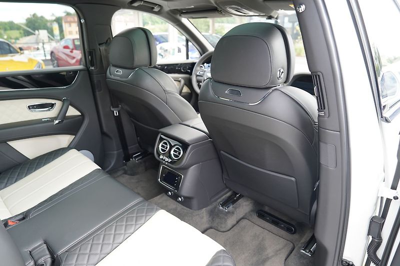 Bentley Bentayga 4.0i V8, Mulliner, ČR, DPH - fotka 36 z 51