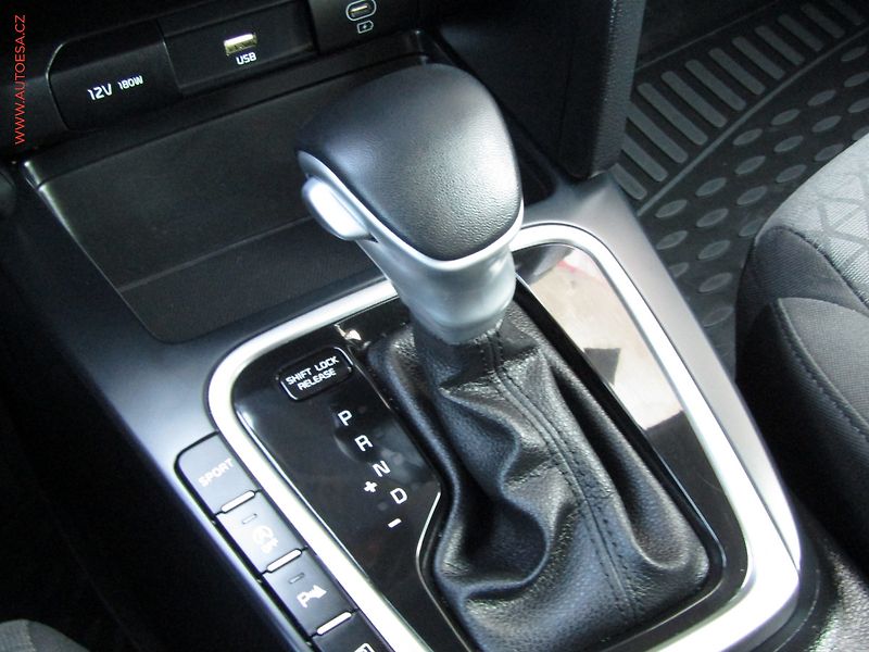 Kia Ceed (2023) 1.5 T-GDi, ČR, AT, navi - fotka 17 z 22
