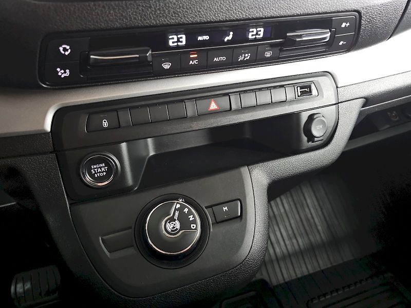 Toyota ProAce City Verso (2024) 2.0D 180k 8AT Shuttle 8S Busin - fotka 23 z 32