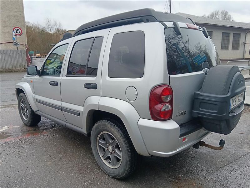 Jeep Cherokee 2,8 CRD - fotka 8 z 20