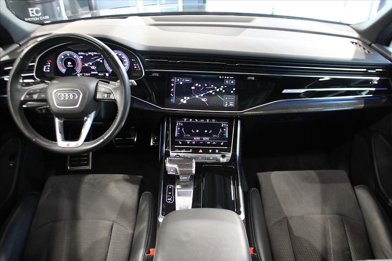 Audi Q7 50 TDi quattro Competition Plu - fotka 14 z 39