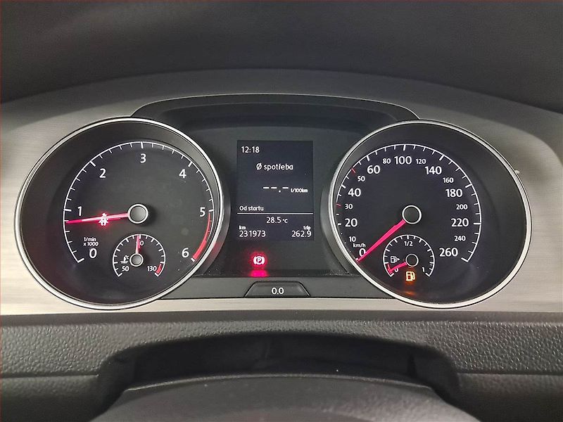 Volkswagen Golf (2017) 1.6 TDI, Tempomat - fotka 11 z 16