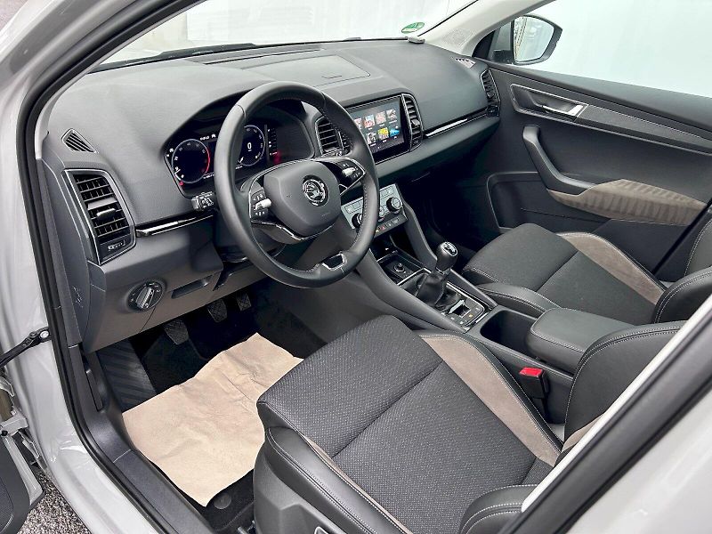 Škoda Karoq (2022) 1.5 TSI Style Extra COLUMBUS,M - fotka 6 z 35