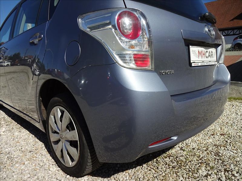 Toyota Verso 2.0 D-4D 7.MÍST - fotka 14 z 47
