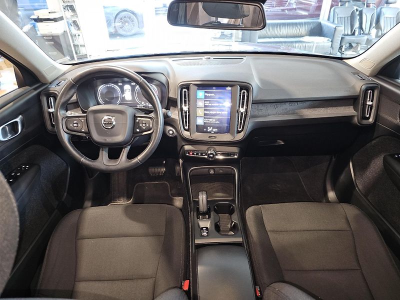 Volvo XC40 D3 Automat ČR 1.majitel - fotka 17 z 45