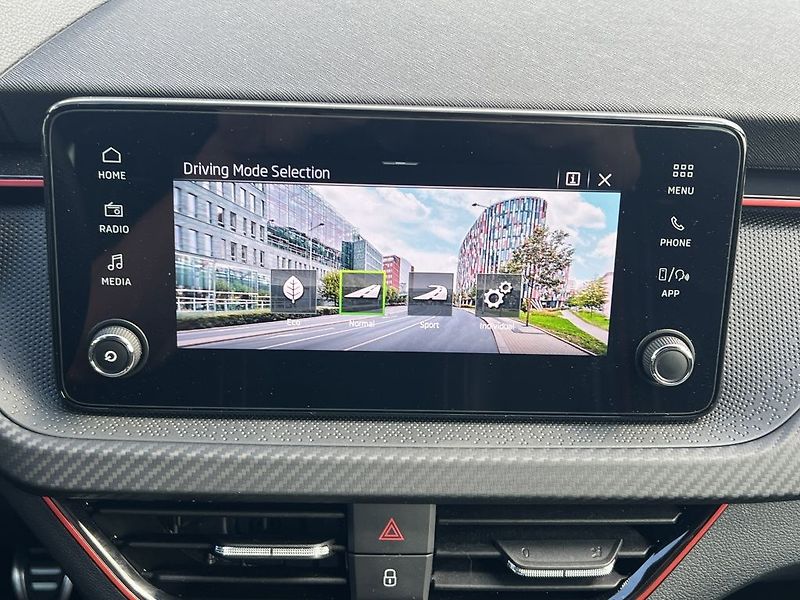 Škoda Scala Monte Carlo 1.0 TSI 85 Kw - fotka 25 z 34