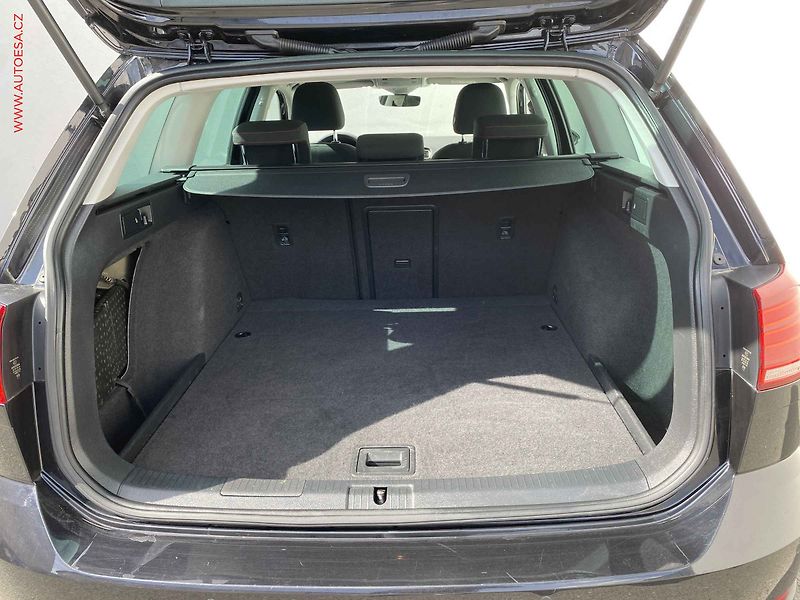 Volkswagen Golf (2017) 2.0 TDi, Sound, DSG, LED, TZ - fotka 7 z 16