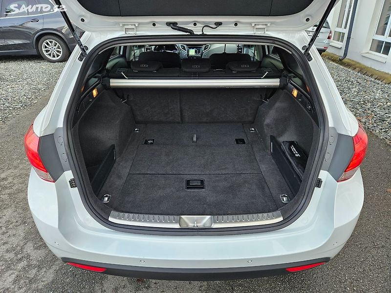 Hyundai i40 1,6CRDi 100kW VÝHŘEV KAMER DPH - fotka 42 z 44