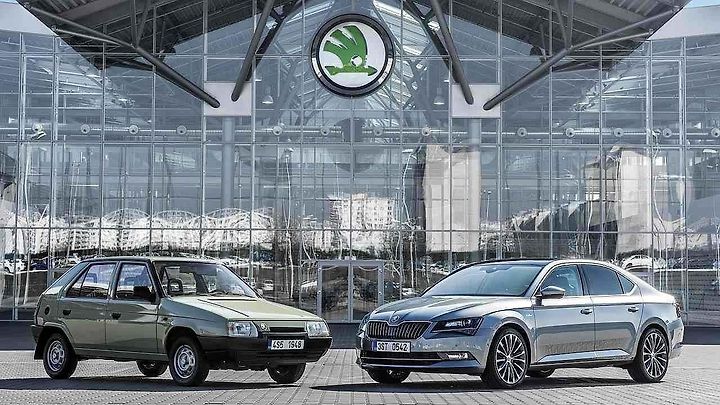 Škoda Favorit a Škoda Superb.