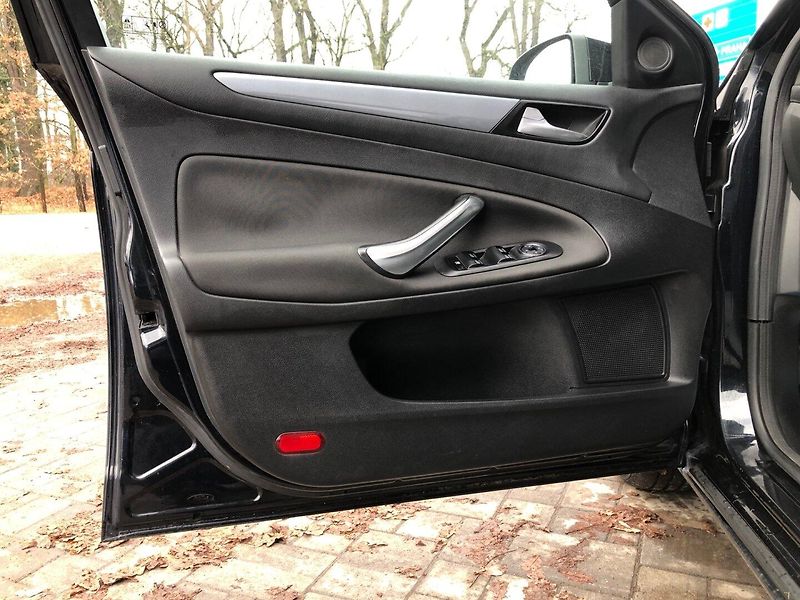 Ford Mondeo (2011) 1.6 TDCi - fotka 8 z 32