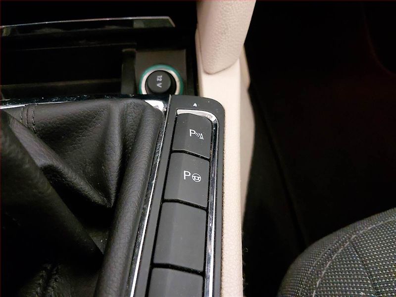 Škoda Superb (2015) Elegance 2.0 TDI, Tempomat - fotka 18 z 26