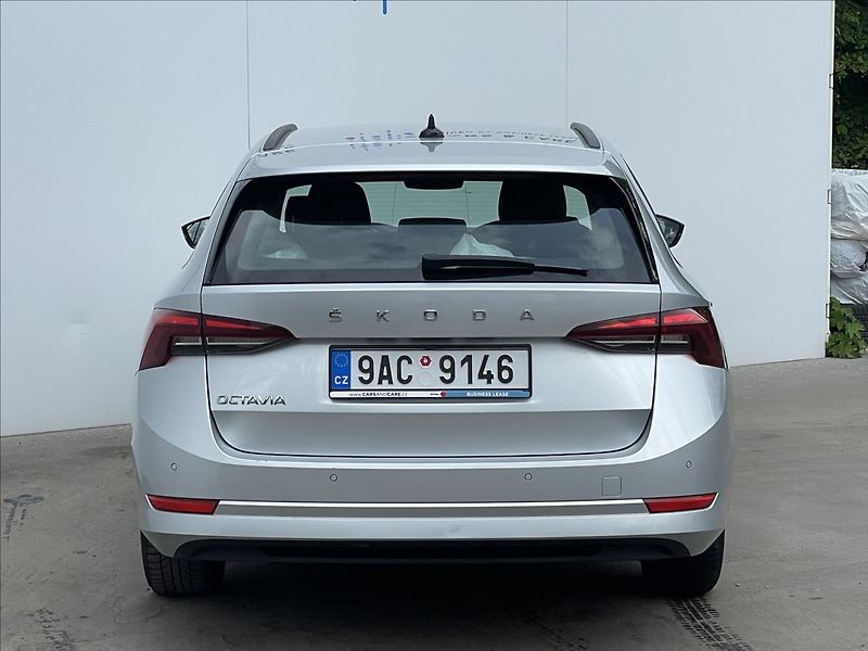Škoda Octavia 2,0 TDI Combi Ambition Plus - fotka 22 z 22