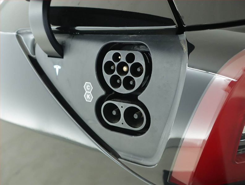 Tesla Model Y (2022) Performance 79kWh, SoH 92% - fotka 21 z 22