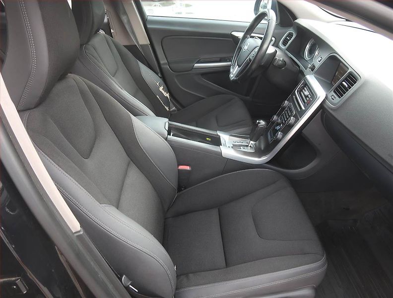 Volvo S60 (2011) D3, Automat, Navi, Tempomat - fotka 9 z 19