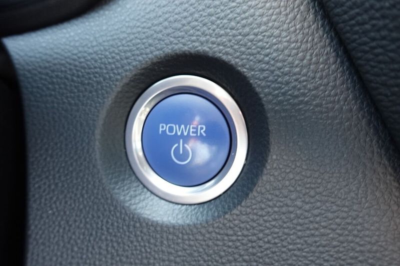 Toyota Corolla 2,0HSD 112kW Comfort Tech - fotka 27 z 31