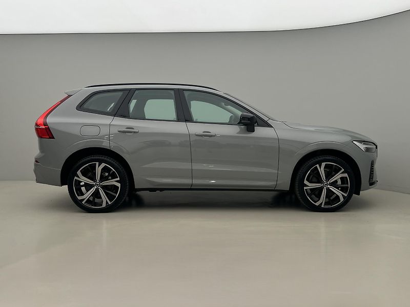 Volvo XC60 T8 AWD ULTRA DARK AUT CZ - fotka 10 z 47