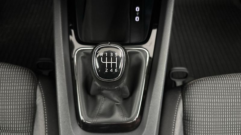 Škoda Octavia 2.0 TDI Ambition Combi - fotka 22 z 25