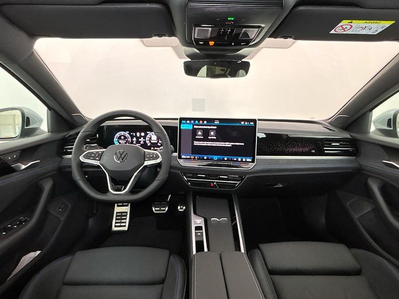 Volkswagen Passat (2025) R-Line People - fotka 5 z 31